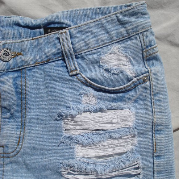 Distressed jean shorts - Picture 2 of 5